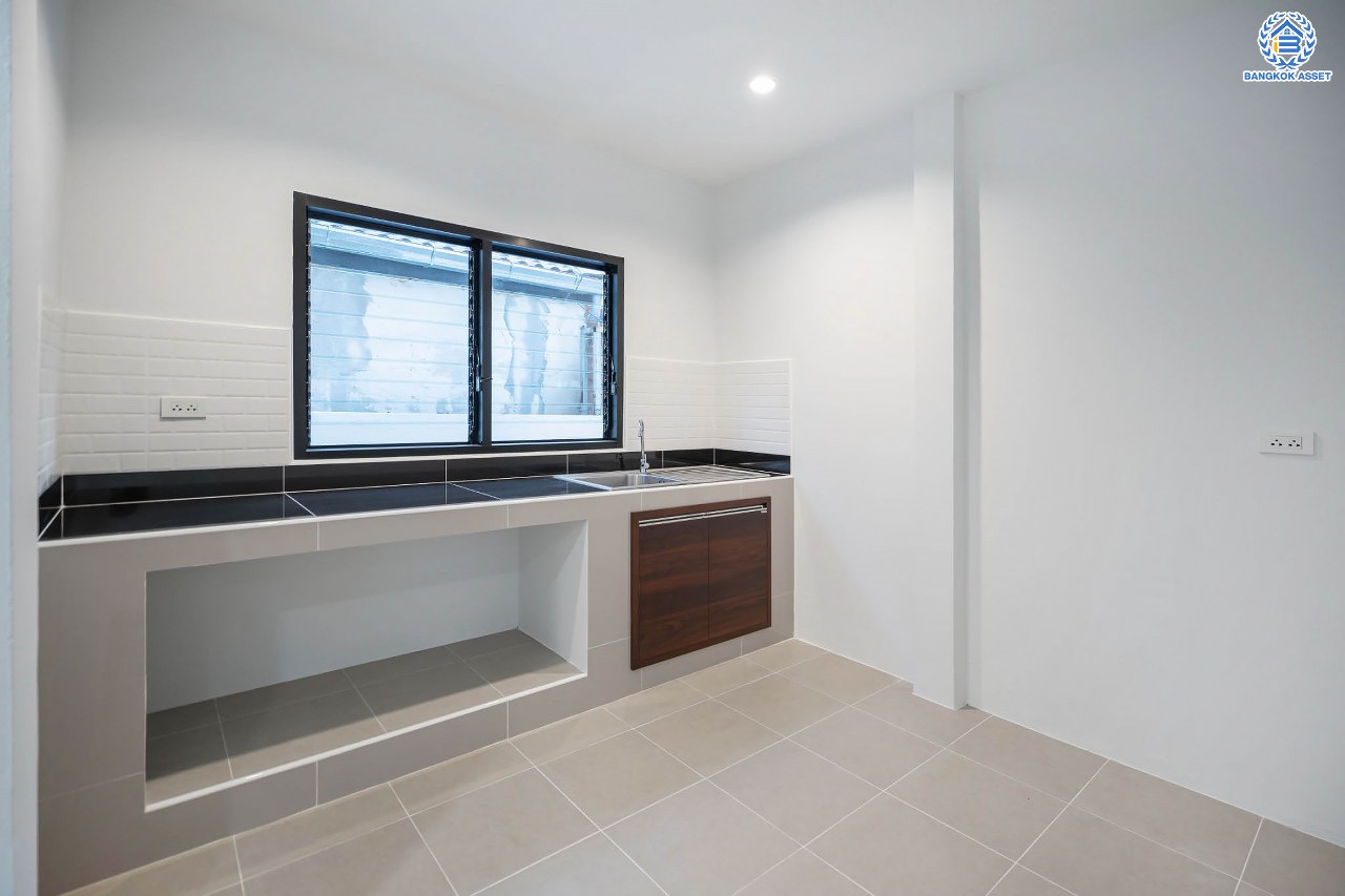 บ้านมือสองตกแต่งใหม่ โครงการ มณียา3 รัตนาธิเบศร์-ท่าอิฐ แบรนด์ Property Perfect หลังใหญ่ เนื้อที่ 65.3 ตร.ว. ฟังก์ชันครบ! 3 ห้องนอน 2 ห้องน้ำ 1 ห้องอเนกประสงค์ 2 ที่จอดรถ บนทำเลที่ดีที่สุด! เชื่อมต่อถนนรัตนาธิเบศร์ และถนนราชพฤกษ์ ใจกลาง 2 เซ็นทรัลฯ ใกล้ MRT "สถานีบางรักน้อยท่าอิฐ" และทางด่วน "งามวงศ์วาน"